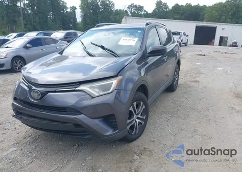 2017 Toyota Rav4 Le z USA, uszkodzony, nr VIN JTMZFREV3HJ106950